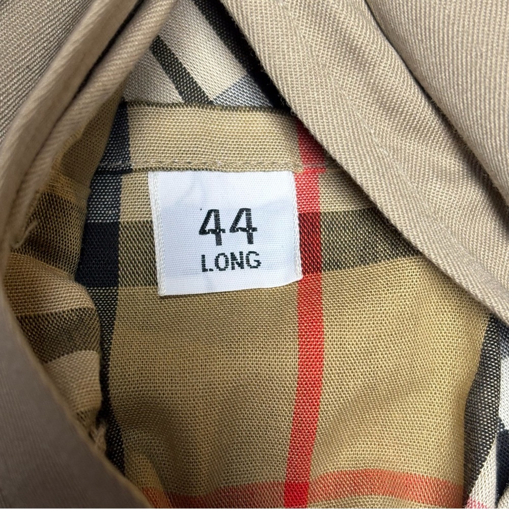 Burberry trench coat. - Picture 10 of 14